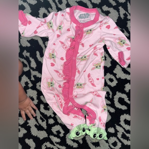 Baby Yoda Pink Onesie - Picture 1 of 5